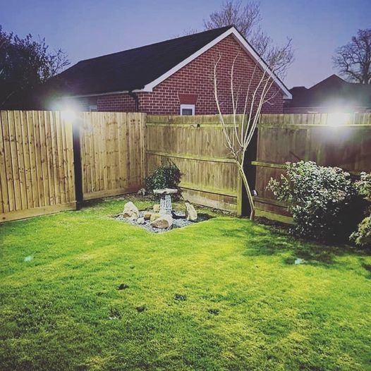 EV-WL-105 solar wall light on a garden fence