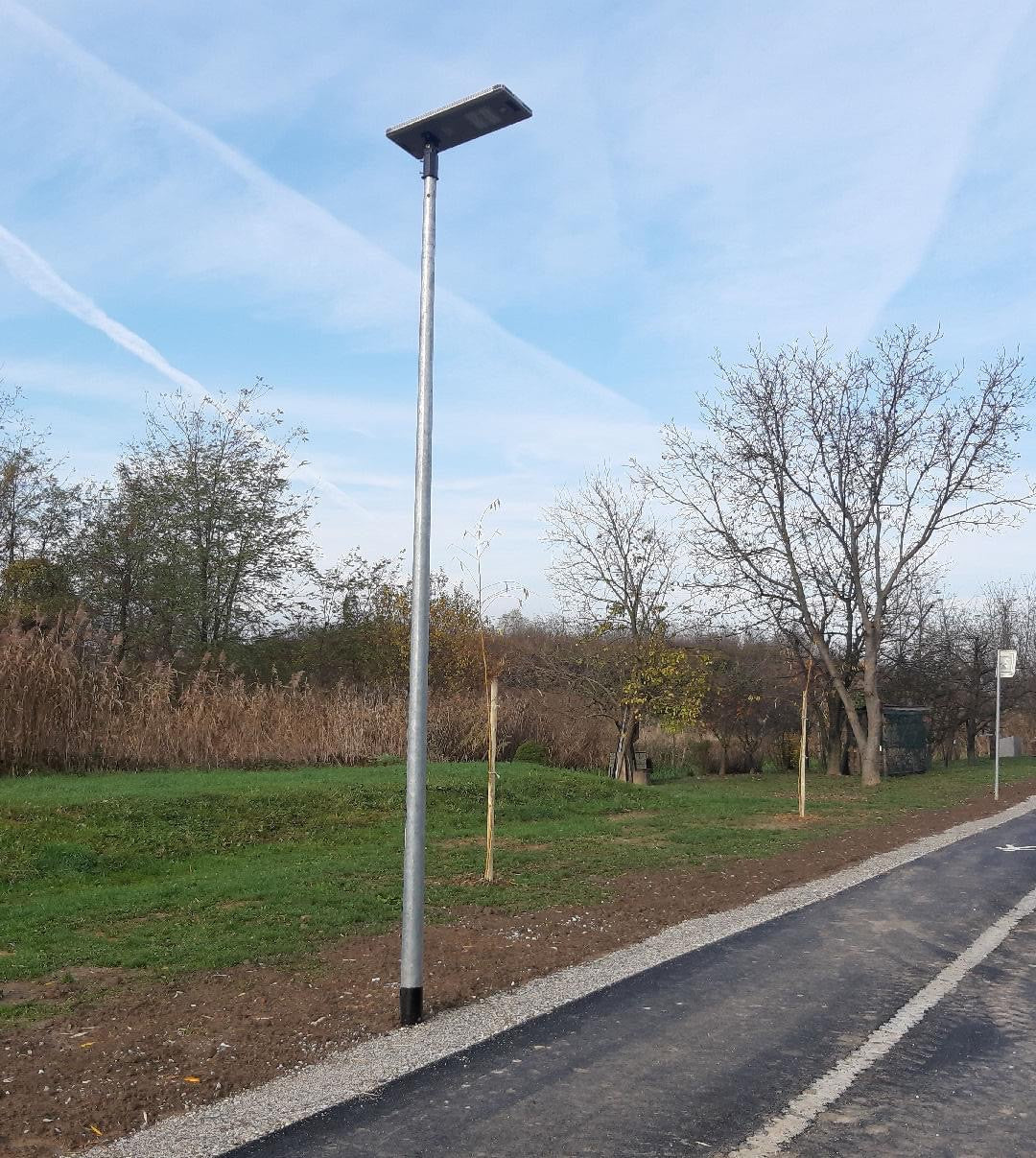 EVIEKO EV-SL-119 All-in-One Solar Street Light – installed beside a path